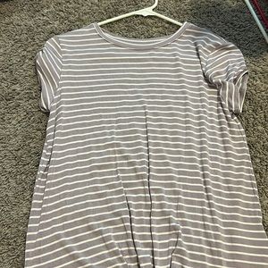 White and purple striped girls tee.